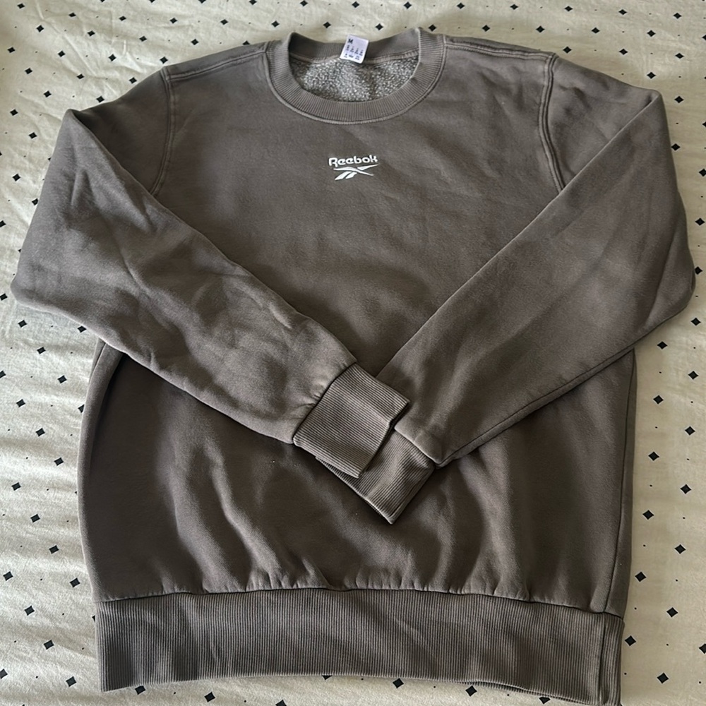 Reebok sweatshirt. M. Khaki
